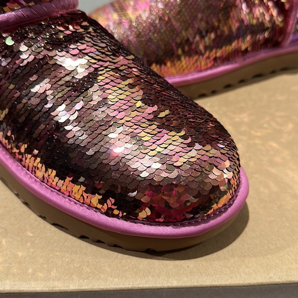 🌸NEW UGG BOOTS W CLASSIC SHORT SEQUIN Sz 8 WITH BOX. - Picture 6 of 16